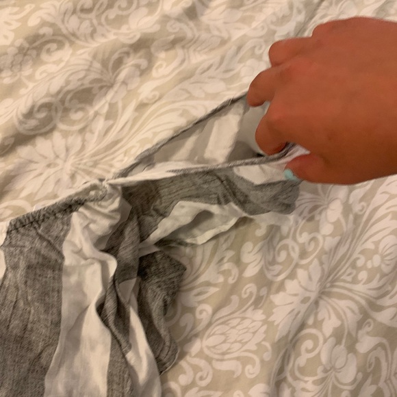 lulu’s off the shoulder flowy striped top 🦋✨ - Picture 4 of 6